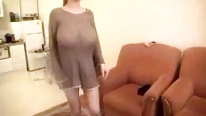 مادر به دخترش می آموزد که عکسهای سکسی الکسیس تگزاس False را لعنت کند و متوجه می شود که چگونه می کند