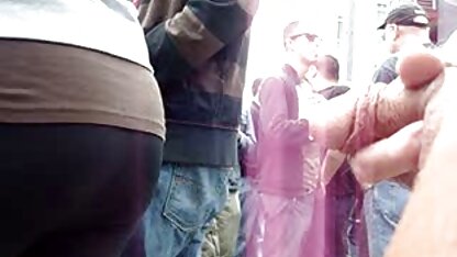 زنی را که بستن لباسش را تصاویر سکسی الکسیس نشان می دهد نشان می دهد