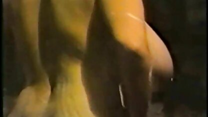 یک ورزشکار زیبایی زیبا یک ژیمناستیک جوان روسی را به عکسهای سکسی الکسیس تگزاس دور اتاق می کشد